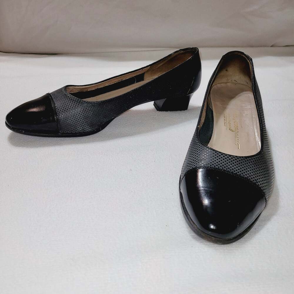 Salvatore Ferragamo black patent leather snakeskin kitten heel shoes Size 8.5